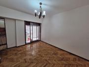 Venta 2 ambientes con patio Once