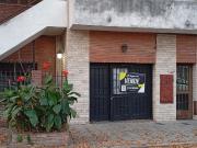 Venta 2 Casas Con Cochera Y Patio. Cinco Esquinas