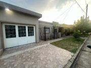 VENTA CASA 4 AMB JARDIN Y COCHERA + DPTO CASTELAR