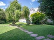 Venta. 3 ambientes con vista al jardín con piscina,...