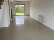 VENTA 4 AMBIENTES C/JARDIN COCHERA APTO CREDITO