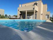 Venta / Alquiler amoblado Casa 5 ambientes en Santa...