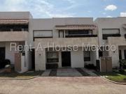 VENTA. Altozano Casa con 3 recámaras y sala de TV