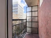 Venta Ambiente y medio con Balcon Plaza Colon