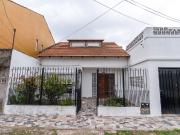 VENTA AMPLIA CASA C/COCHERA Y JARDIN WILDE