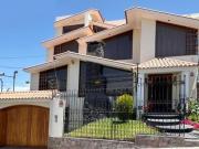 VENTA AMPLIA CASA CON JARDIN CAYMA