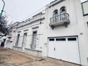 VENTA / AMPLIA CASA CON PISCINA / CENTRICA