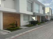 Venta moderna casa en Tumbaco sector Hilalcril