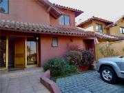 VENTA AMPLIA Y COMODA CASA FAMILIAR EN CONDOMINIO HUECHURABA