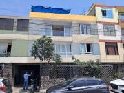 Venta amplio departamento remodelado en El Rimac
