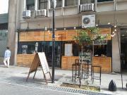 Venta amplio Local al frente Subte B y E