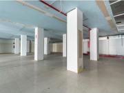 Venta amplio local diafano en Granada