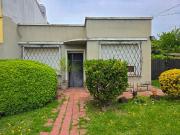 VENTA AMPLIO LOTE CON 2 CASAS EN MERLO