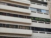 Venta apartamento en edificio barrio Versalles