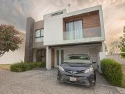 Venta bonita Casa en Lomas Angelopolis III