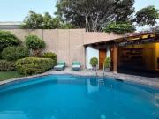 Venta bonita casa en San Isidro con jardin y piscina