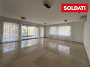 Venta Bouquet 4 ambientes PB. Doble jardín Parrilla. Dos...