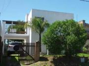 VENTA BUENA CASA CON PARRILLA Y COCHERA A CINCO CUADRAS...