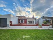 VENTA Casa 2/3 Domitorios, con jardin Barrio Grafico,...