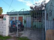 Venta Casa. 2 departamentos. Cochera descubierta para 2...