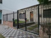 VENTA CASA 2 DORM ALBERDI A 100 MTS D. QUIROS