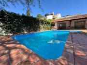 VENTA CASA 2 DORM COCHERA PILETA GRANJA DE FUNES