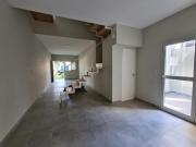 Venta Casa 2 Dorm. Frente a Estrenar. 2 baños. Patio....