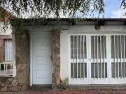 VENTA CASA 2 DORMITORIOS A REFACCIONAR FISHERTON