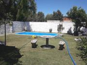 VENTA Casa 2 dormitorios, cochera, parque y piscina...