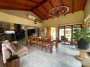 Venta Casa 2 dormitorios, cochera, quincho y pileta en...