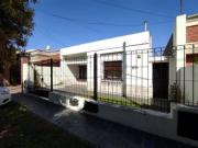 Venta Casa 2 Dormitorios con Amplio Terreno en Barrio...