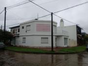 Venta Casa 2 Dormitorios con Cochera y Jardin Zelaya 3500