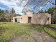 VENTA CASA 2 DORMITORIOS CON GRAN PARQUE Y PILETA