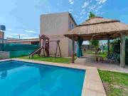 Venta casa 2 dormitorios con pileta La Pedrera