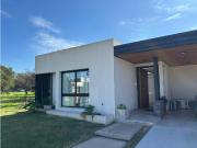 VENTA CASA 2 DORMITORIOS EN UNA PLANTA BARRIO VALLE DEL...