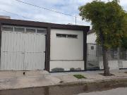 VENTA Casa 2 dormitorios mono. B°142 viv