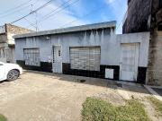 VENTA CASA 2 DORMITORIOS Y PATIO CRESPO AL 4000