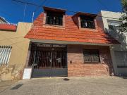 Venta casa 2 plantas cochera, jardín y pileta barrio...