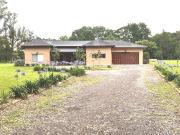 VENTA CASA 306 M2 CON PILETA EN LOTE DE 14.000 M2