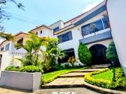 Venta Casa 320 m²| 6 Hab| c/Depa Independiente+2... Venta Casa 320 m²| 6 Hab| c/Depa Independiente+2...