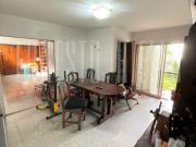 VENTA CASA 3 AMB C/ COCHERA Y PATIO SOBRE 12 DE OCT....