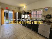 VENTA CASA 3 AMB C/ PATIO EN BERNAL APTO CREDITO