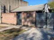 VENTA CASA 3 AMB. C/JARDIN BENAVIDEZ