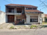 VENTA CASA 3 AMB. COCHERA JARDIN PILETA QUILMES