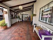 VENTA CASA 3 AMB CON COCHERA Y JARDIN BERNAL