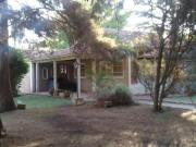 Venta Casa 3 amb con pileta, Sobre lote de 1410 m2. APTA...