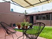 VENTA CASA 3 AMB C/PARQUE,COCHERA,QUINCHO BERNAL