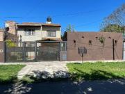 VENTA CASA 3 AMB. JARDIN Y COCHERA BELLA VISTA