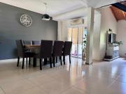 VENTA CASA 3 AMBIENTE CON PATIO Y COCHERA BURZACO