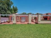 VENTA CASA 3 AMBIENTES + 2 DEPARTAMENTOS U OFICINA